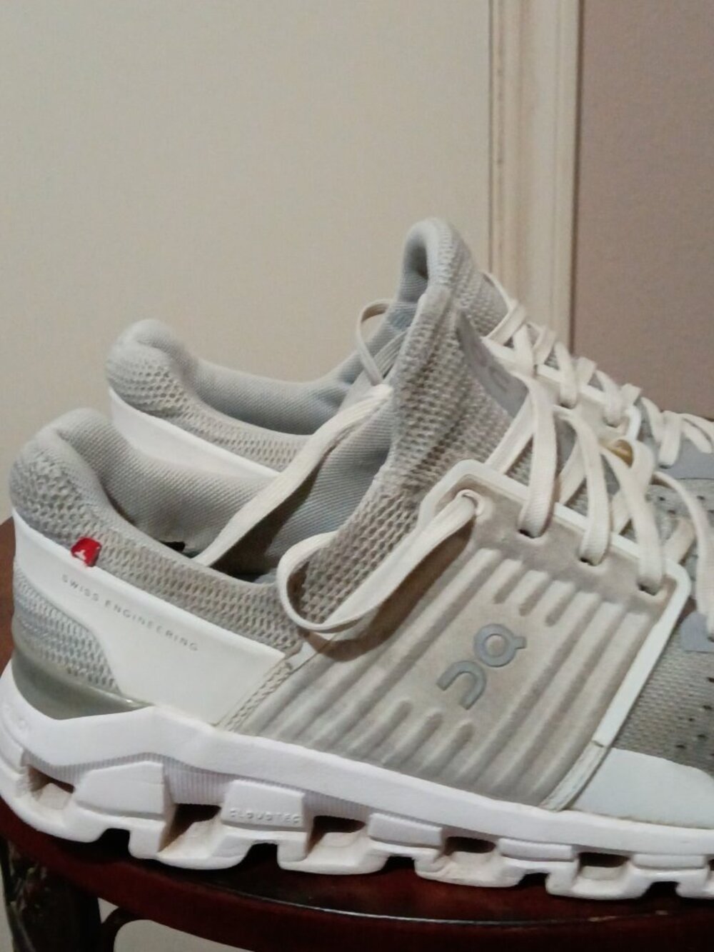 On Cloudswift Women's Sz 7.5 Grey White Cloudtec Running Walking Shoes 41.99579 - Picture 4 of 13